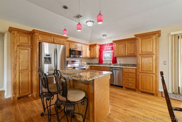 49 E 2nd, Durant, OK 74701