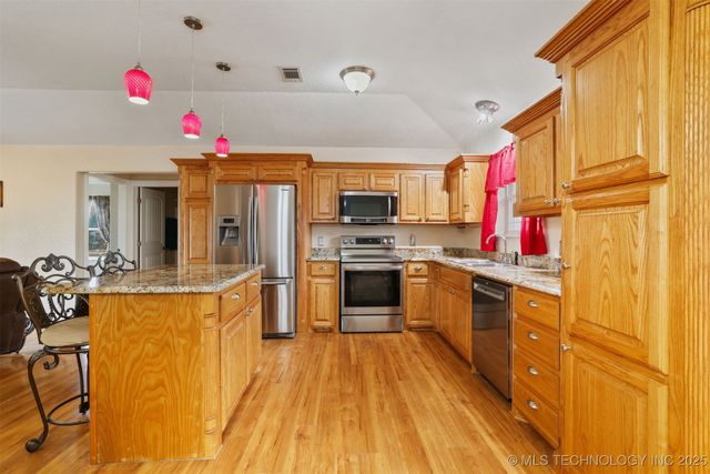 49 E 2nd, Durant, OK 74701