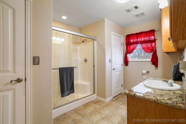 49 E 2nd, Durant, OK 74701