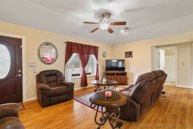 49 E 2nd, Durant, OK 74701