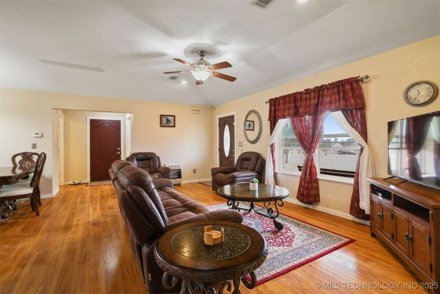 49 E 2nd, Durant, OK 74701