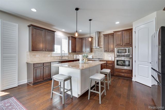 47576 Valencia Circle, Novi, MI 48374