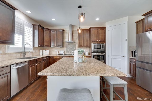 47576 Valencia Circle, Novi, MI 48374