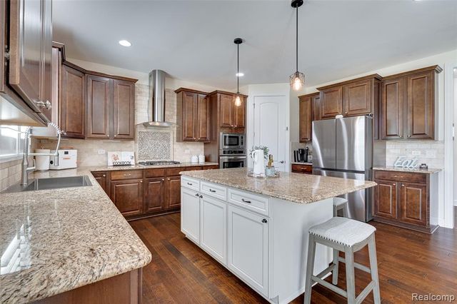 47576 Valencia Circle, Novi, MI 48374