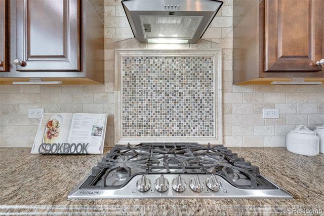 47576 Valencia Circle, Novi, MI 48374