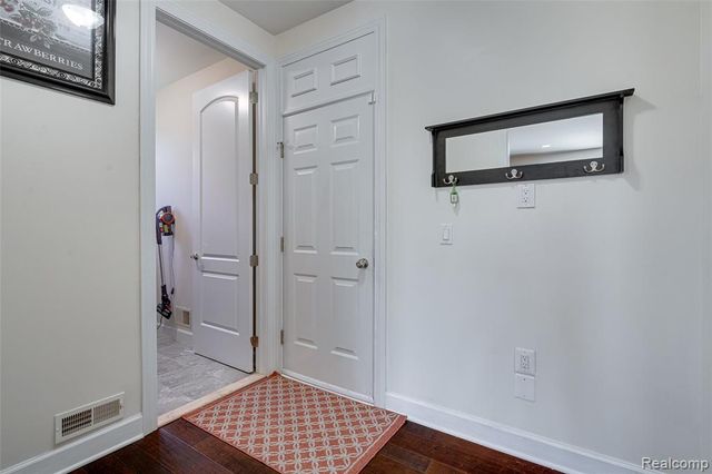 47576 Valencia Circle, Novi, MI 48374