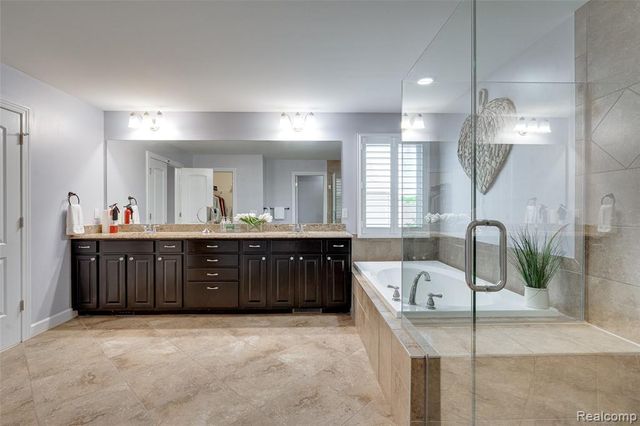 47576 Valencia Circle, Novi, MI 48374