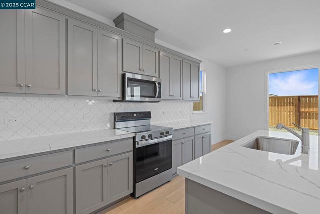 2213 Delta View Avenue, Sacramento, CA 95832