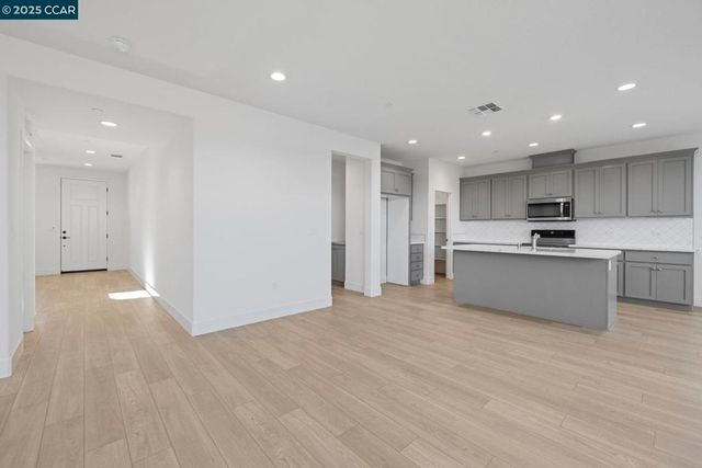 2213 Delta View Avenue, Sacramento, CA 95832