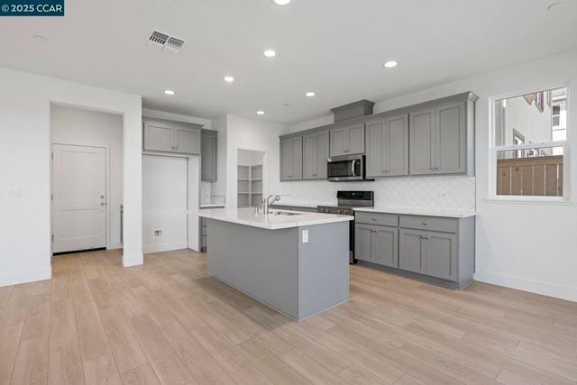 2213 Delta View Avenue, Sacramento, CA 95832