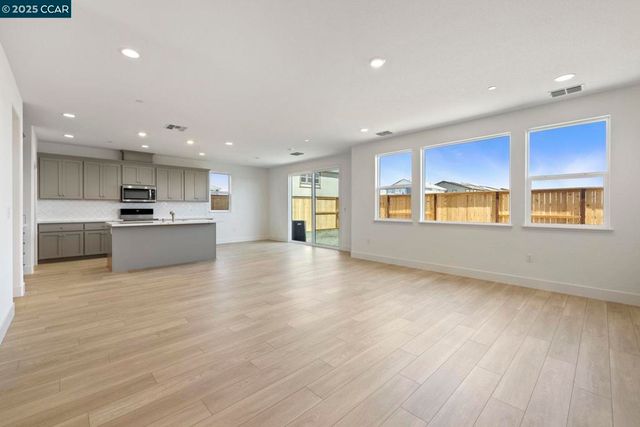 2213 Delta View Avenue, Sacramento, CA 95832