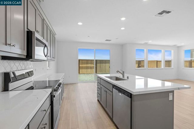 2213 Delta View Avenue, Sacramento, CA 95832