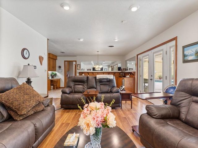 3012 Encino Avenue, Bay City, TX 77414