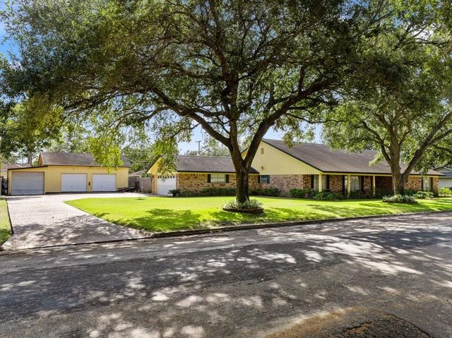 3012 Encino Avenue, Bay City, TX 77414