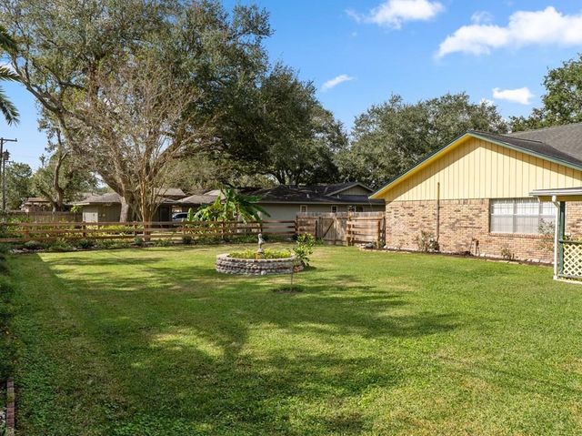 3012 Encino Avenue, Bay City, TX 77414