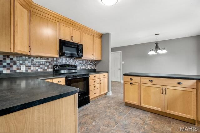 82 Spencer Trail, St Peters, MO 63376