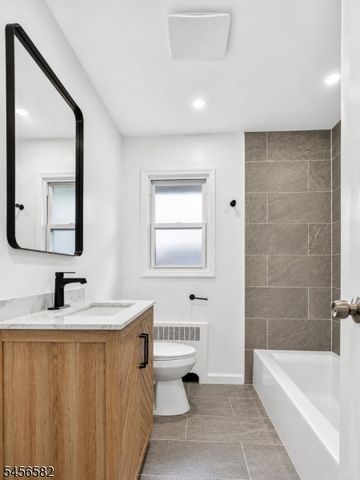 811 Hussa St, Linden City, NJ 07036