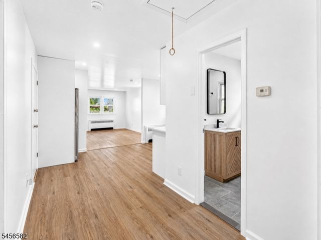 811 Hussa St, Linden City, NJ 07036