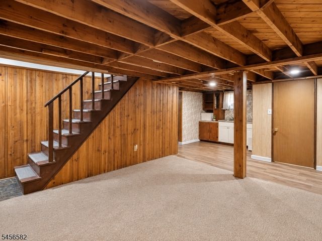 811 Hussa St, Linden City, NJ 07036