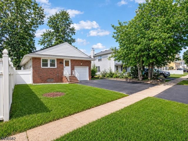811 Hussa St, Linden City, NJ 07036