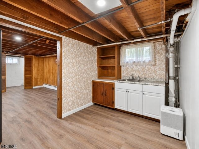 811 Hussa St, Linden City, NJ 07036