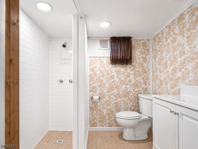 811 Hussa St, Linden City, NJ 07036