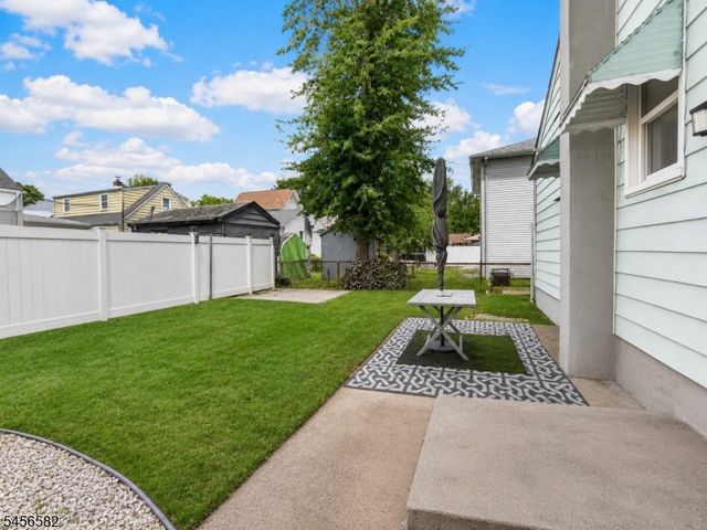 811 Hussa St, Linden City, NJ 07036