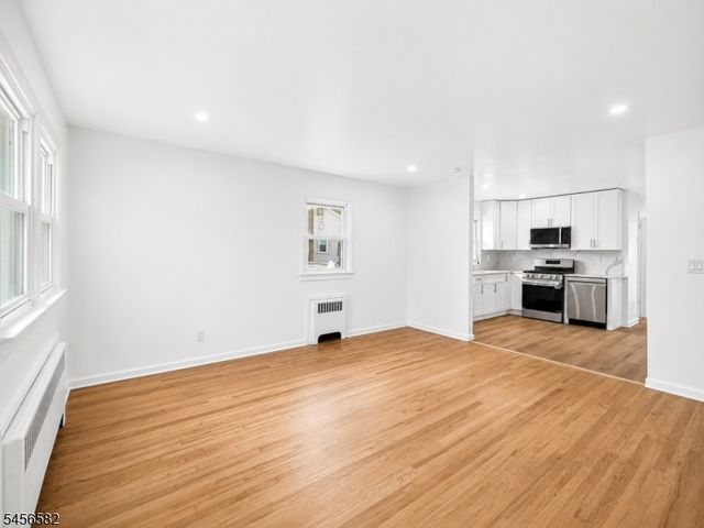 811 Hussa St, Linden City, NJ 07036