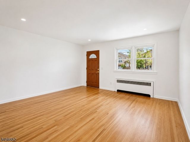 811 Hussa St, Linden City, NJ 07036