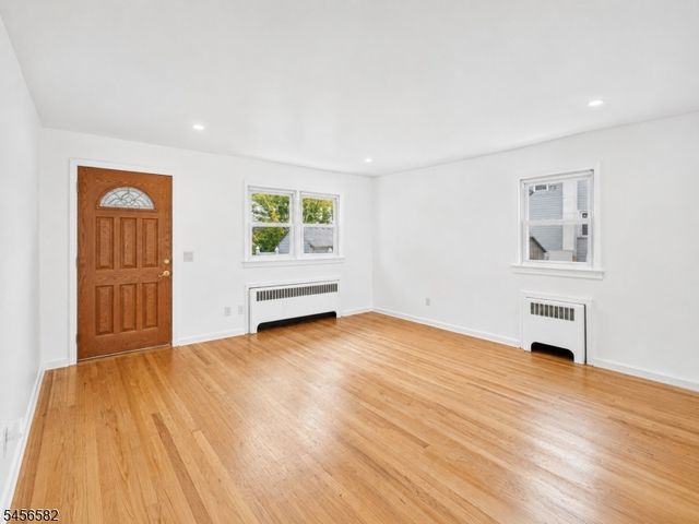 811 Hussa St, Linden City, NJ 07036