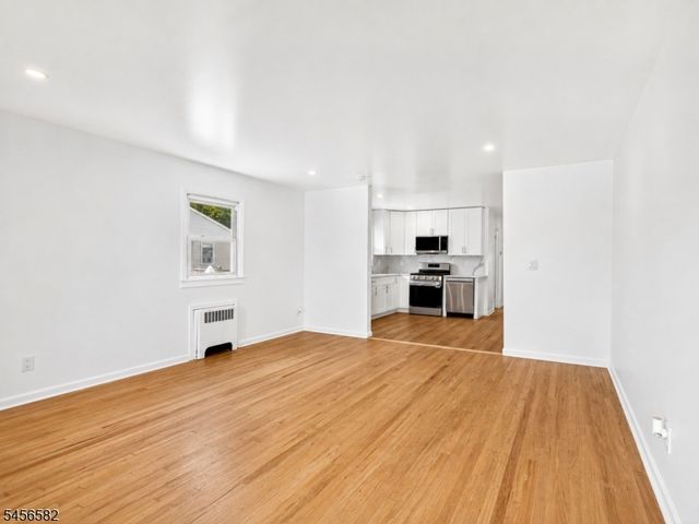 811 Hussa St, Linden City, NJ 07036
