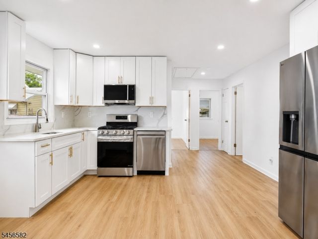 811 Hussa St, Linden City, NJ 07036
