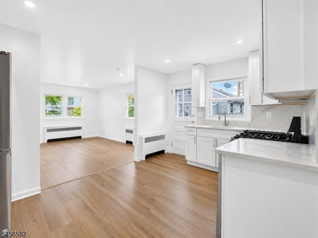 811 Hussa St, Linden City, NJ 07036