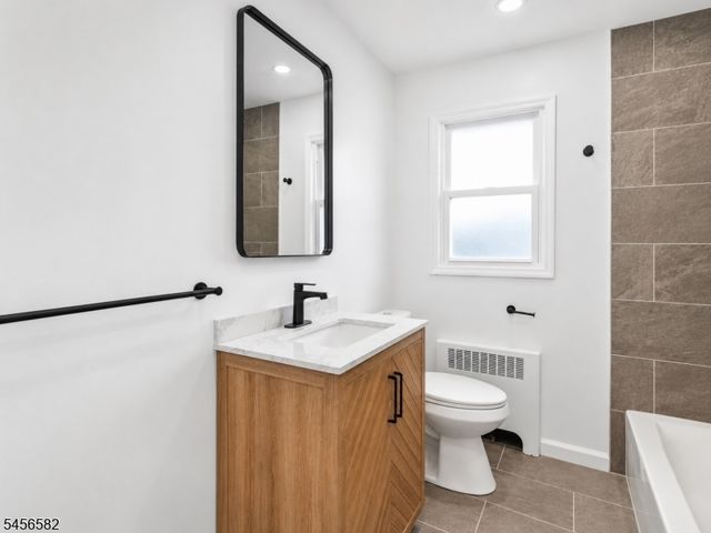811 Hussa St, Linden City, NJ 07036