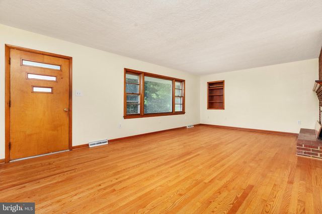 315 W MAIN ST, Front Royal, VA 22630