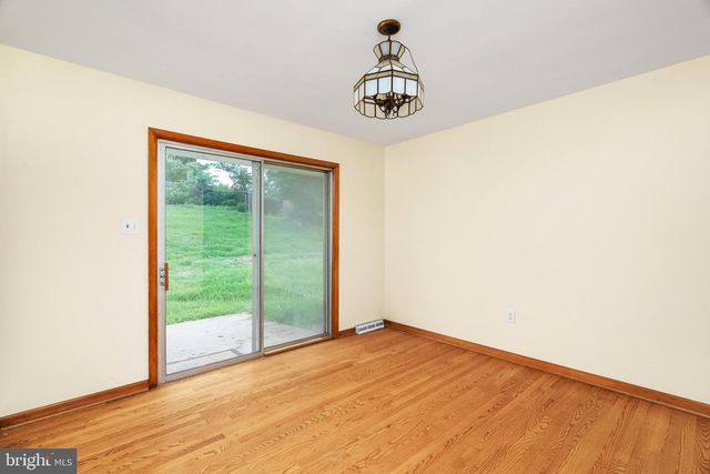 315 W MAIN ST, Front Royal, VA 22630