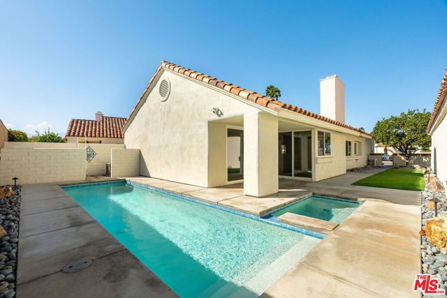 77571 Calle Las Brisas, Palm Desert, CA 92211