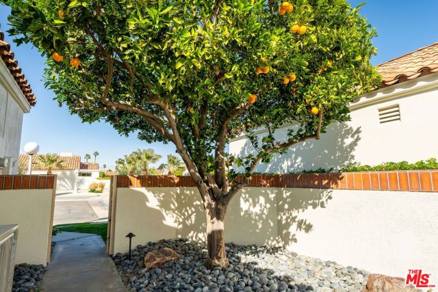 77571 Calle Las Brisas, Palm Desert, CA 92211