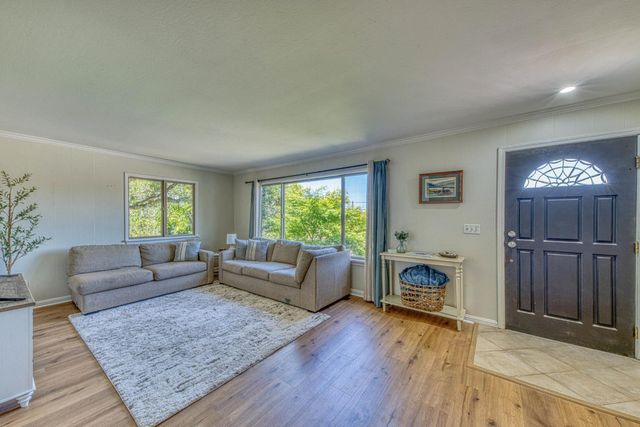 394 Mesa Road, Salinas, CA 93908