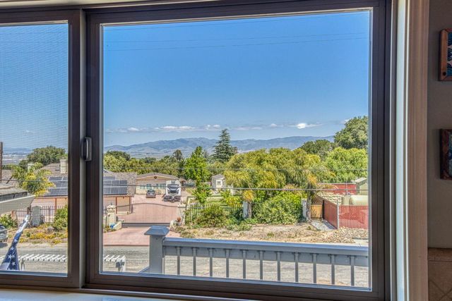 394 Mesa Road, Salinas, CA 93908