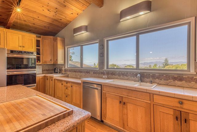 394 Mesa Road, Salinas, CA 93908