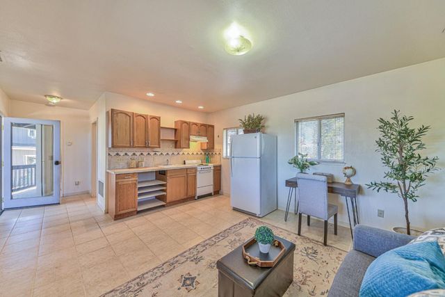 394 Mesa Road, Salinas, CA 93908