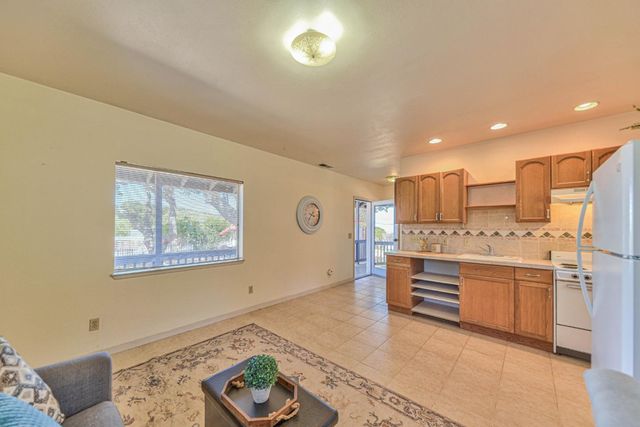 394 Mesa Road, Salinas, CA 93908