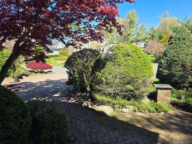 78 Woods Drive, Roslyn, NY 11576