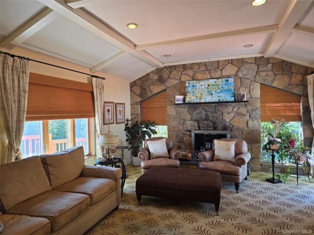 78 Woods Drive, Roslyn, NY 11576
