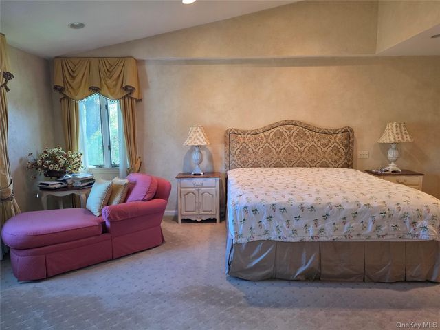78 Woods Drive, Roslyn, NY 11576