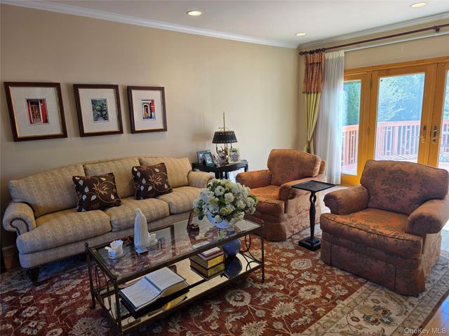 78 Woods Drive, Roslyn, NY 11576