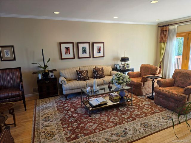 78 Woods Drive, Roslyn, NY 11576
