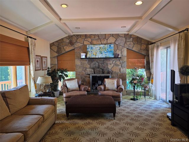 78 Woods Drive, Roslyn, NY 11576