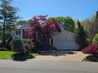 78 Woods Drive, Roslyn, NY 11576